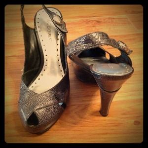 BCBG grey vintage heel! 😘