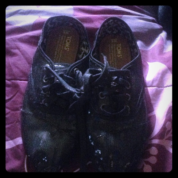 Toms only worn twice size 8