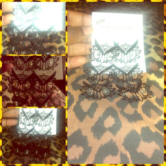 Owl style drop earrings