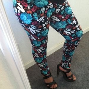 ***GIFTED***to hcookle Floral Pattern Leggins