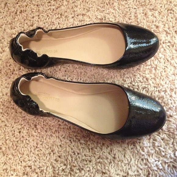 Black ballet flats