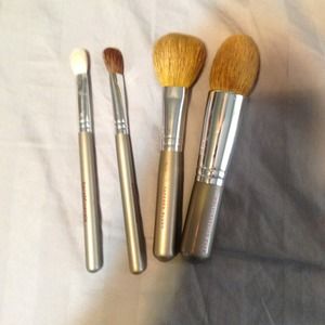 4 makeup brushes!