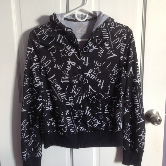 BLACK AND WHITE LETTERING SWEATER