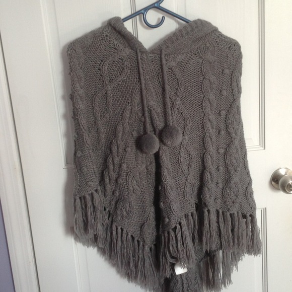 GRAY PONCHO