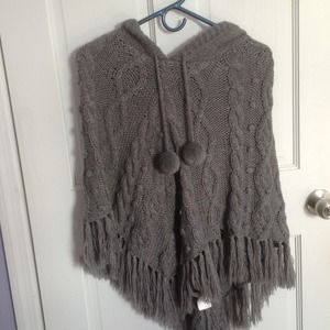 GRAY PONCHO