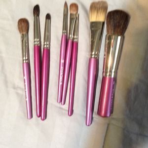 Set of 8 makeup brushes!