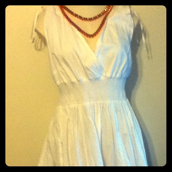 White dress belt included