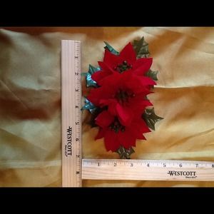 Poinsettia flower clip