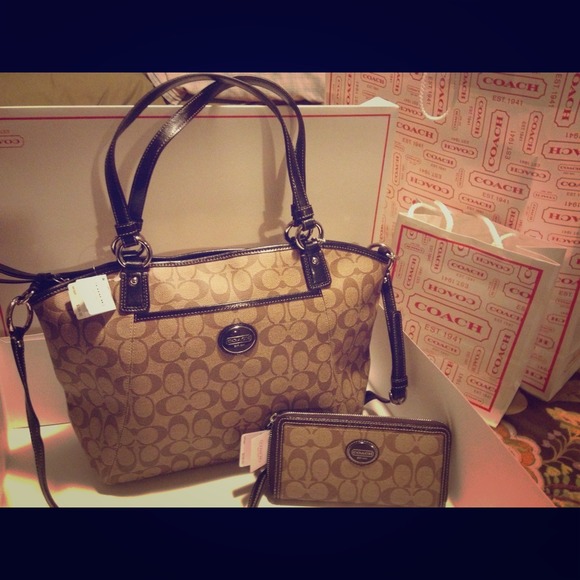 -----SOLD----Authentic Coach Purse❤❤❤ - Picture 1 of 2