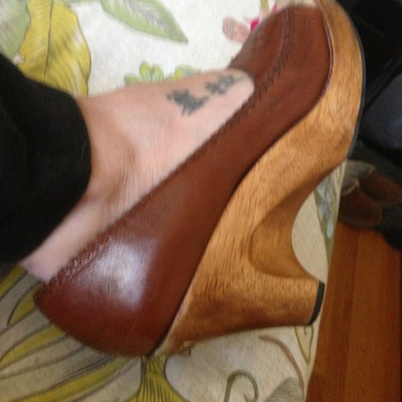 Michael Kors brown peep toe wedges - Picture 4 of 4