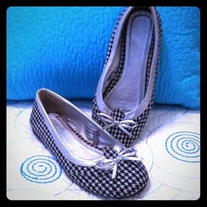 Black Houndstooth Ballet Flats