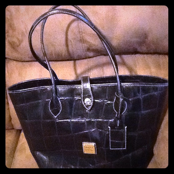Authentic Dooney & Bourke large purse!