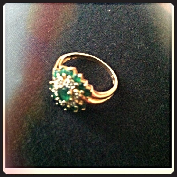 ✂Price Cut✂14k Yellow Gold Emerald Diamond Ring - Picture 1 of 3