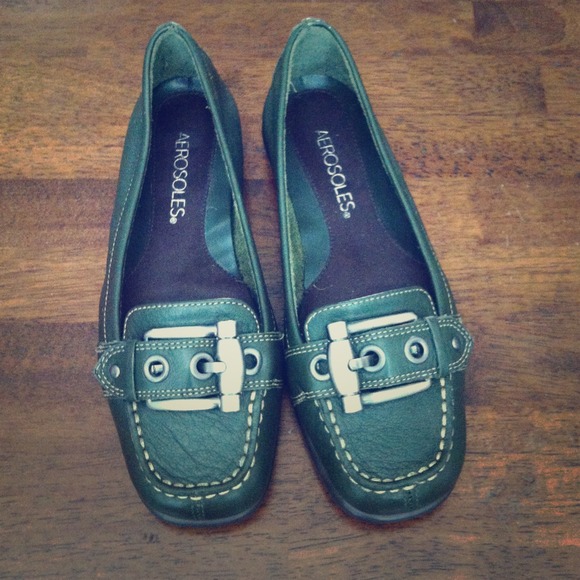 NWOT Olive Green Aerosoles Leather Flats
