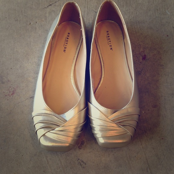New Kenneth Cole Reaction gold flats