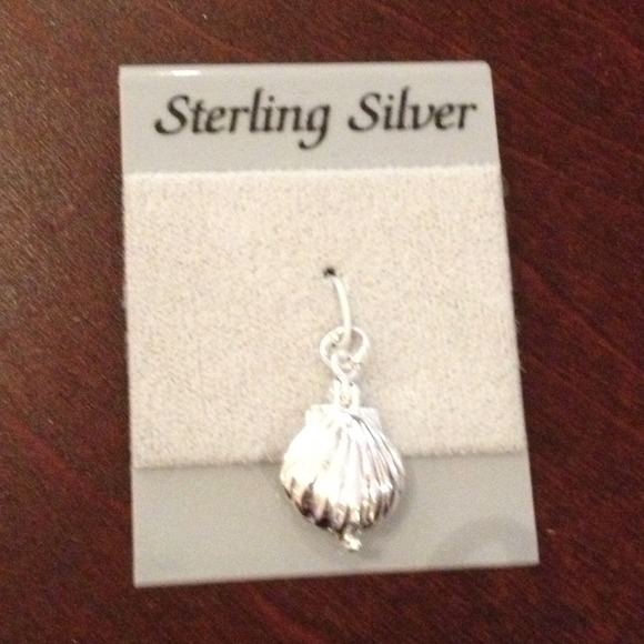 NWT Clamshell Charm - Picture 1 of 2