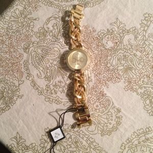 Complete your look with this lovely ladies’ watch