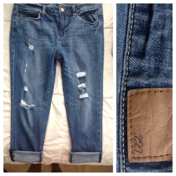 Boyfriend Style Jeans💙 - Picture 1 of 2