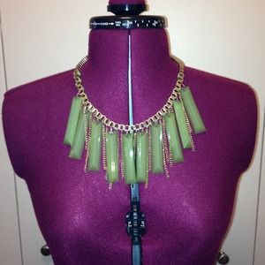 Frosted lime green & gold tone necklace