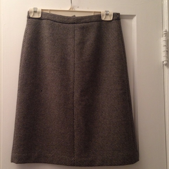 SOLD: J. Crew wool houndstooth skirt