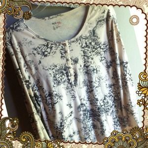 ❤ REDUCED ❤💜 Very Soft and Comfy Top 💜