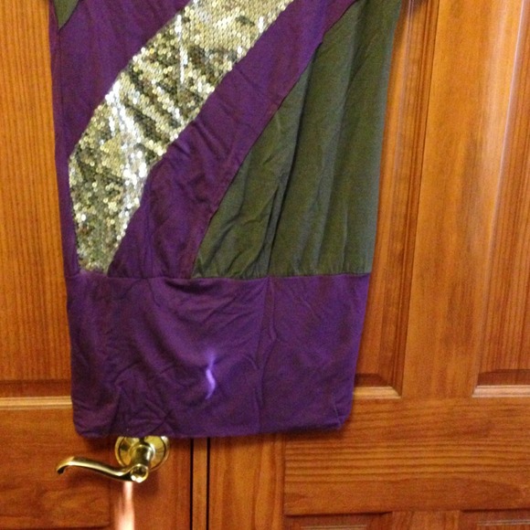 Tunic style short sleeve top with sequin stripes - Picture 3 of 4