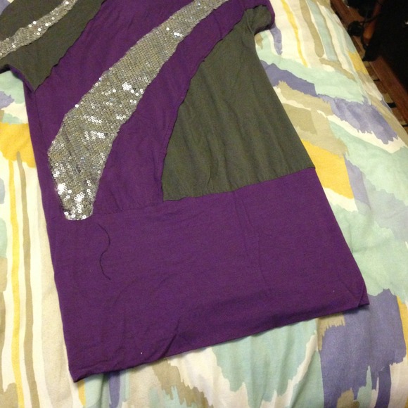 Tunic style short sleeve top with sequin stripes - Picture 4 of 4