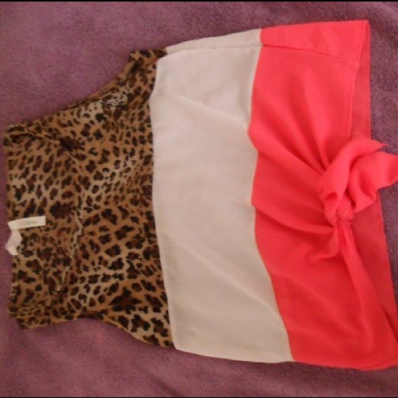 🚫Sold🚫Cheetah shirt (melon with white ) 😘