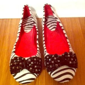 🚨Reduced!! Zebra flats with bows
