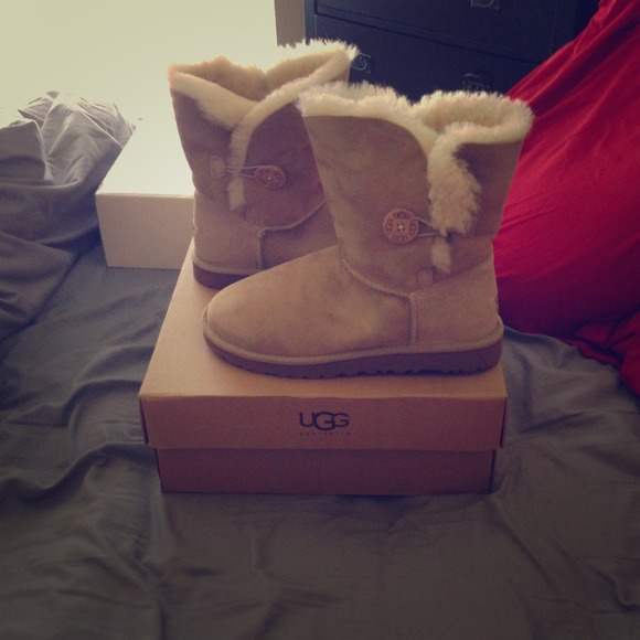 UGG Bailey Button Boots Size 8