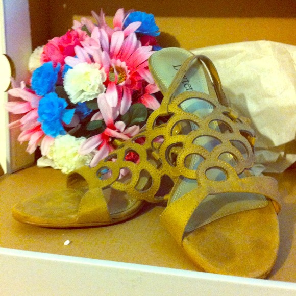 Cute, comfortable light brown dress shoes