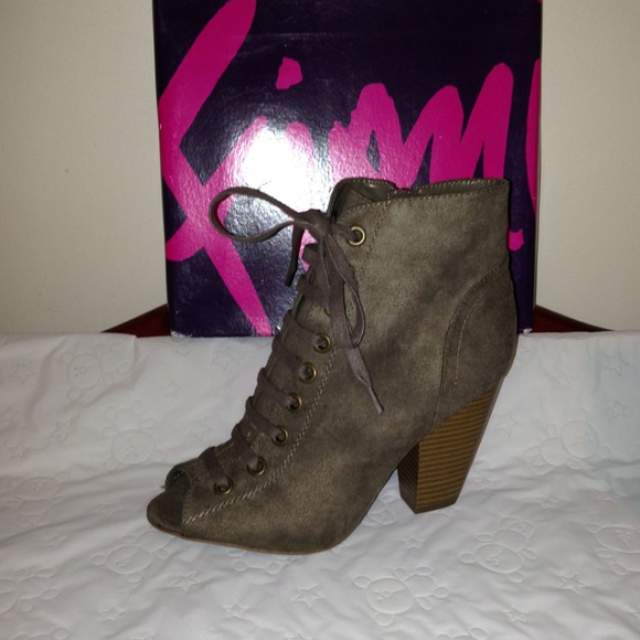 💎BUNDLE💎 Women's Portia Bootine NWT and sweater