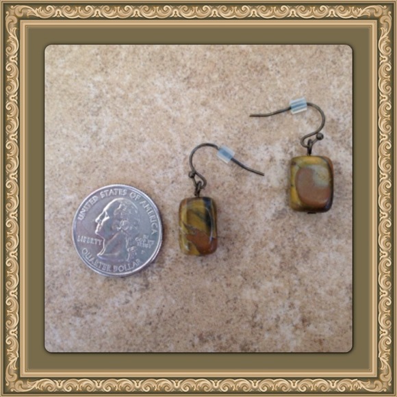 Beautiful stone earrings. - Picture 2 of 2