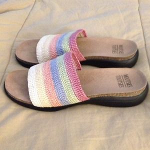 Mootsie Tootsies slide-on's size 8 1/2.