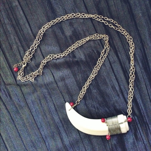 🔺reduced🔺Animal tusk necklace