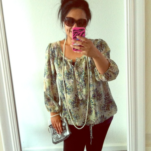 •••BUNDLED for @alyshay818••• Sheer Blouse