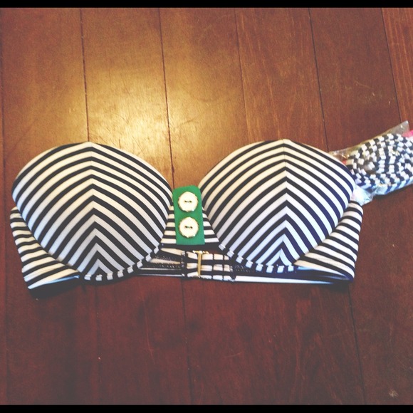 Other - 🚩Sold in bundle🚩Brand new chevron swim top