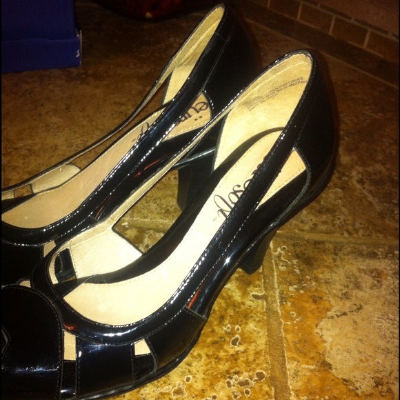 Basically Brand New size 6 Patent Leather Heels!