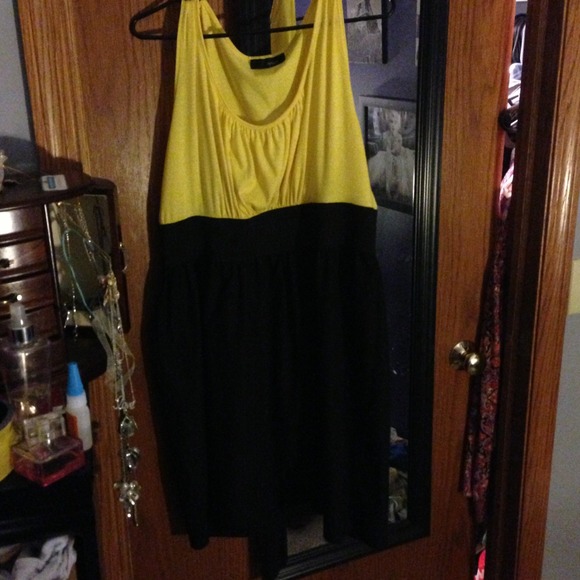 SOLD!!!!🌹Cute yellow & black dress