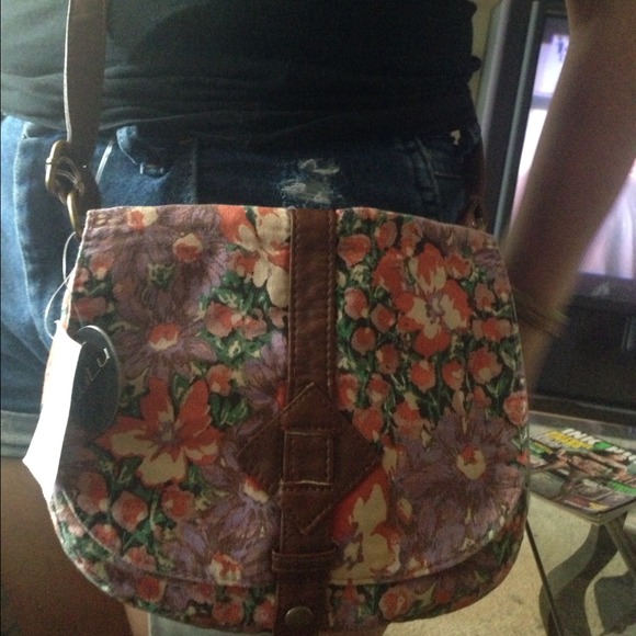 Brand new! never used. Lulu floral print bag
