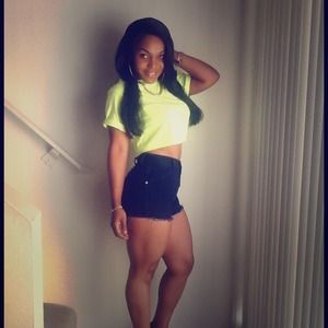 High waist shorts & neon crop top