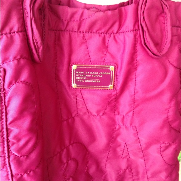 Authentic MARC JACOBS Pretty Nylon Tate👍 hot pink - Picture 2 of 4