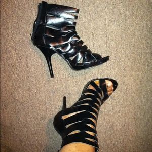 RESERVE @casey523 Hott & Sexy CutOut Ankle Boot