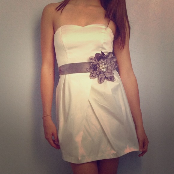 Pearl white dress with sweetheart neckline