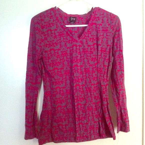 ❌DONATED❌Cute maroon long sleeved top