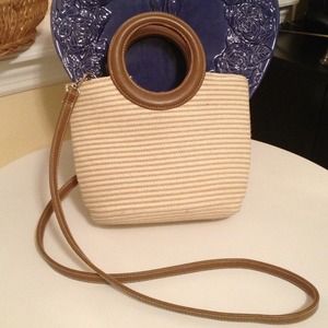 Small tan/cream straw & leather trim purse