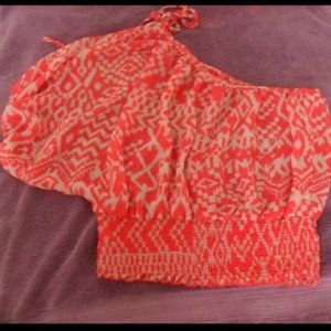 🚫Sold🚫Orange one shoulder shirt 🌼