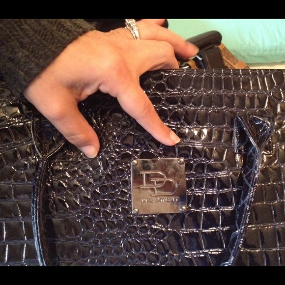 Business tote fits laptop, files and more!!