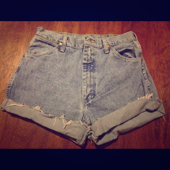 PRICE REDUCTION😳🎉😋💃🙌 High Waisted Shorts sz 6