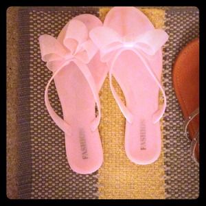 Light pink jelly flip flops😍 NO TRADES